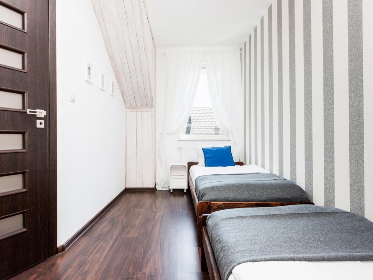 Kompleks Wypoczynkowy Pomerania Z Podgrzewanym Basenem 30 Metrow Do Morza Rewal Room photo