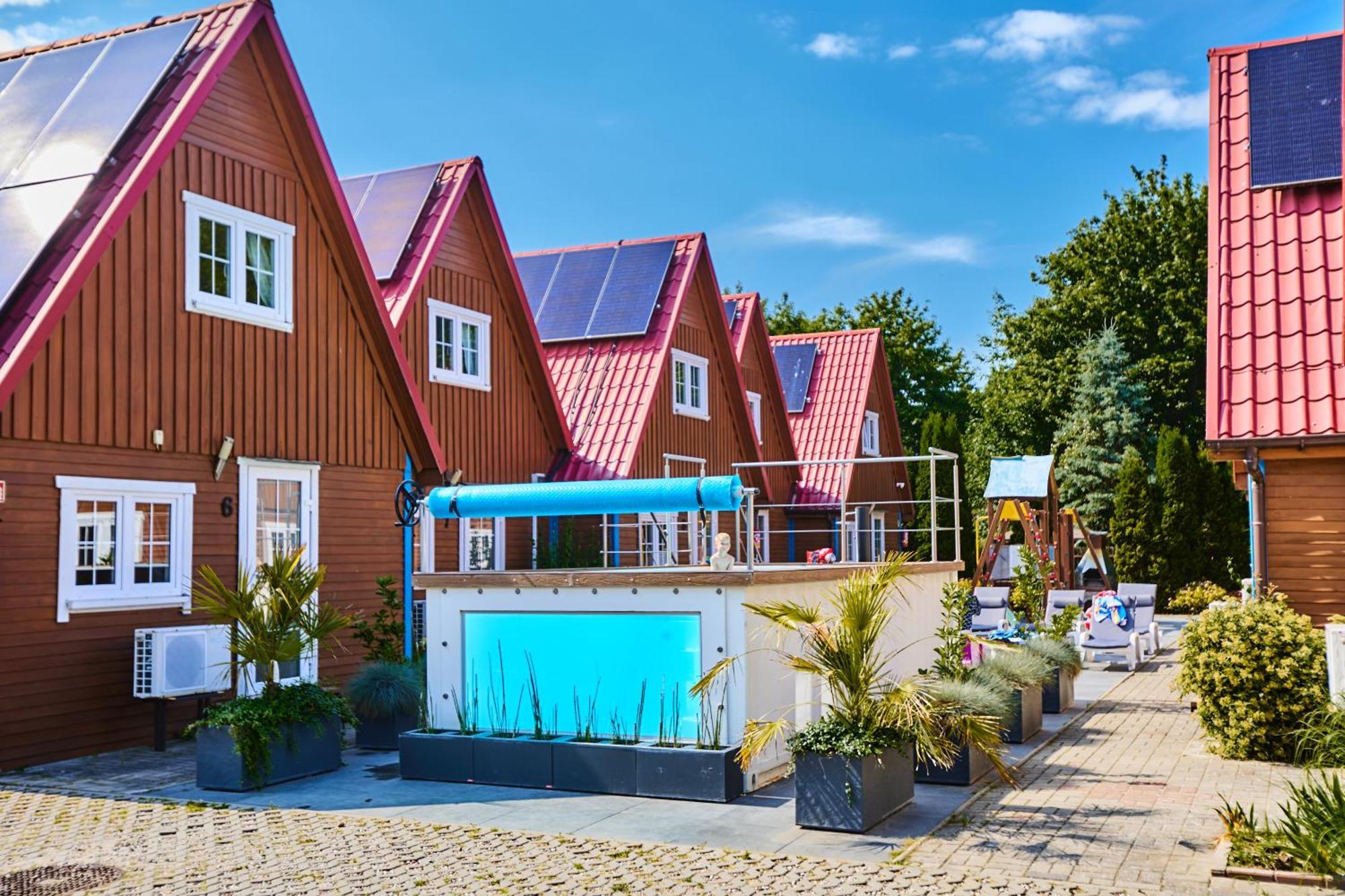 Kompleks Wypoczynkowy Pomerania Z Podgrzewanym Basenem 30 Metrow Do Morza Rewal Exterior photo